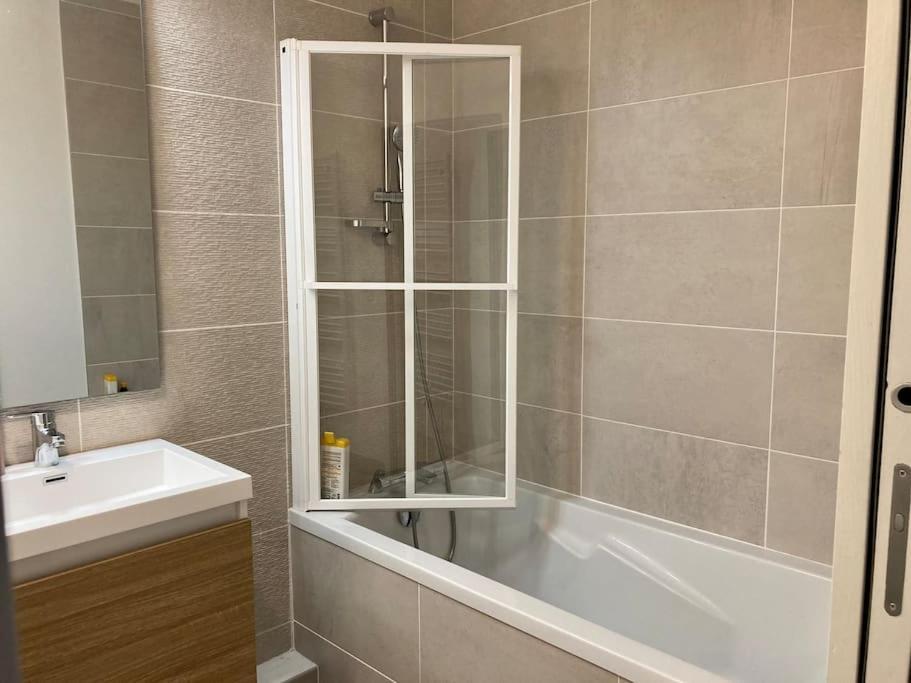 Quai Sud - Gare, 100 M2, Parking, Wifi, Superette, Lave Linge Lägenhet Angers Exteriör bild